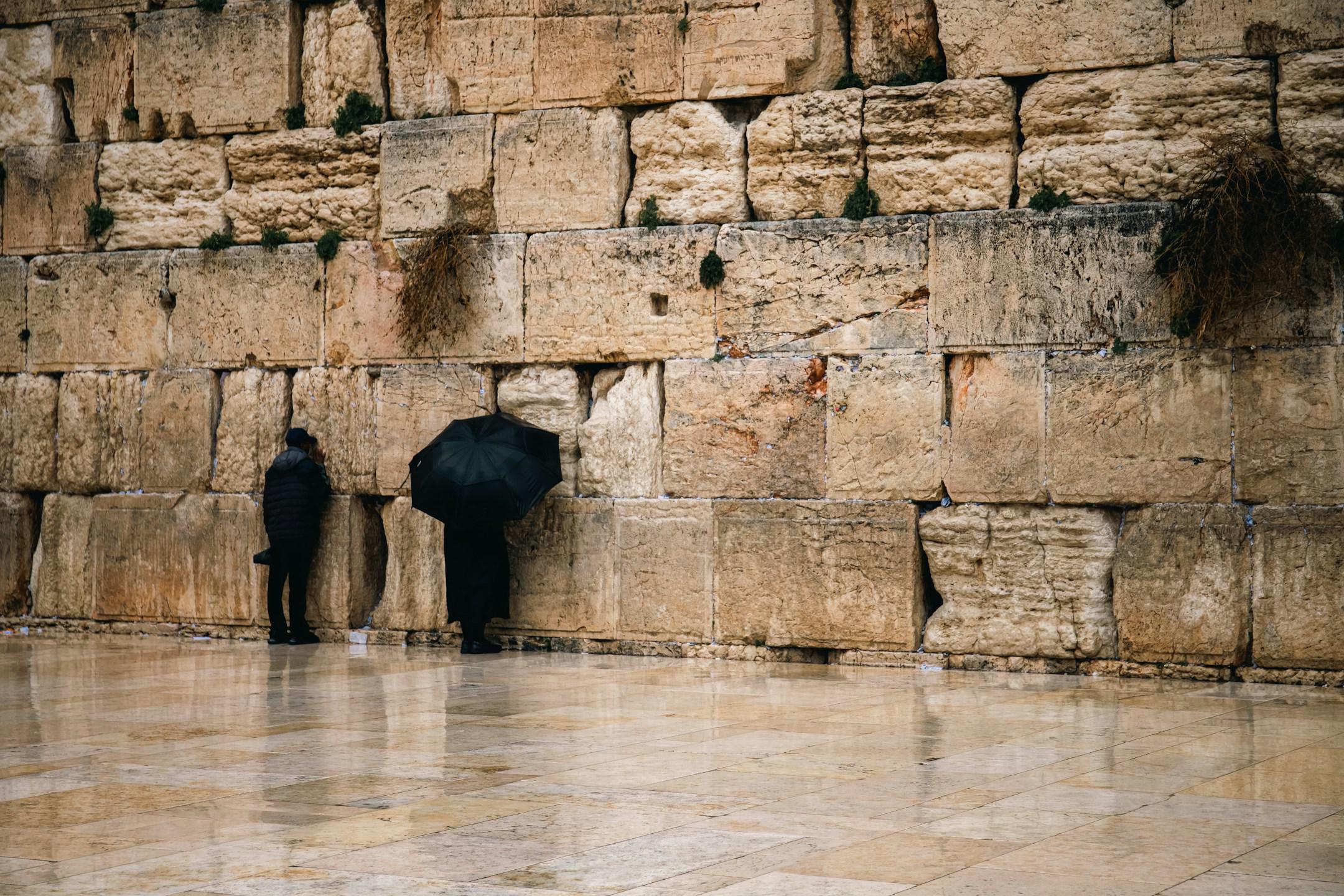 people pray at the wailing wall